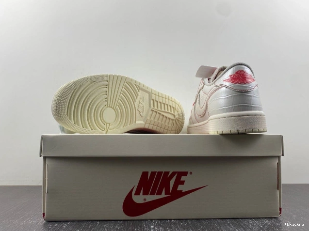 Reps TBK x 1 Jordan Low Scott DM7866-601 OG Travis Air 0701